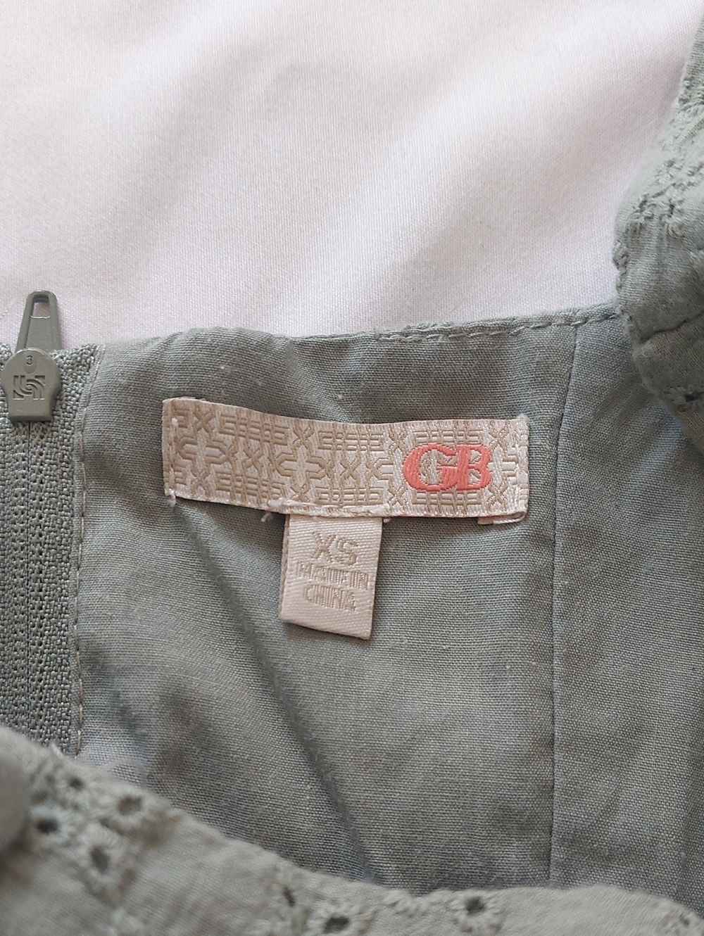 Gianni Bini Sage Green Eyelet Button-Front Crop Top - Picture 3 of 8